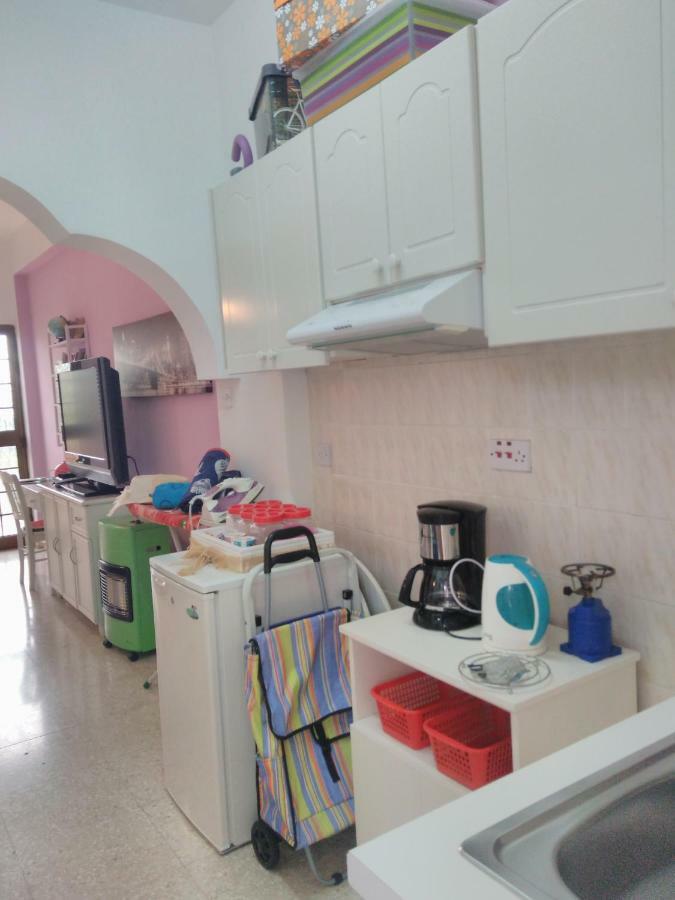 Yiota'S Cute Studio Paphos Bagian luar foto
