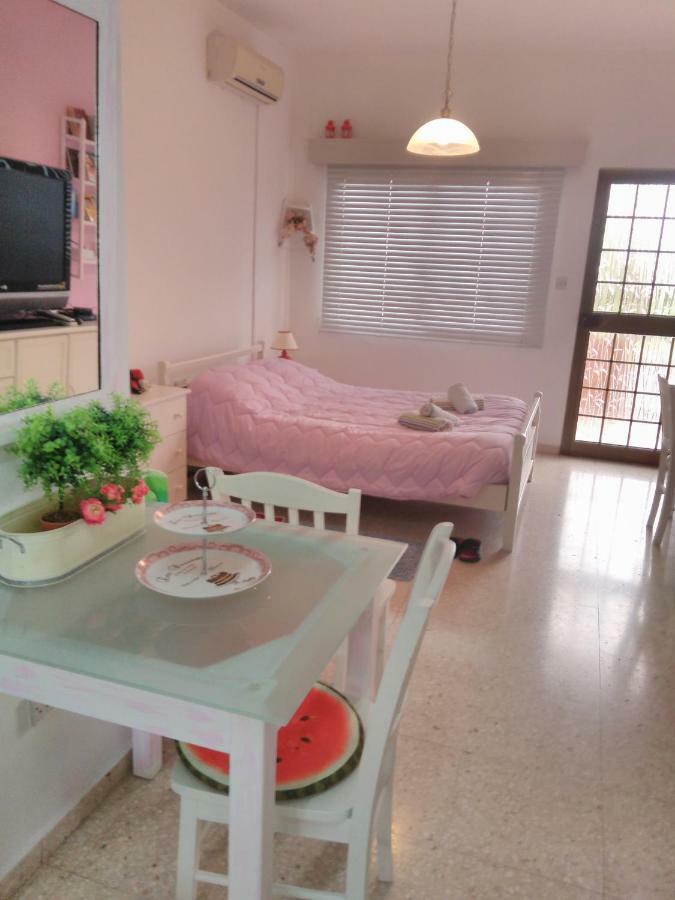 Yiota'S Cute Studio Paphos Bagian luar foto
